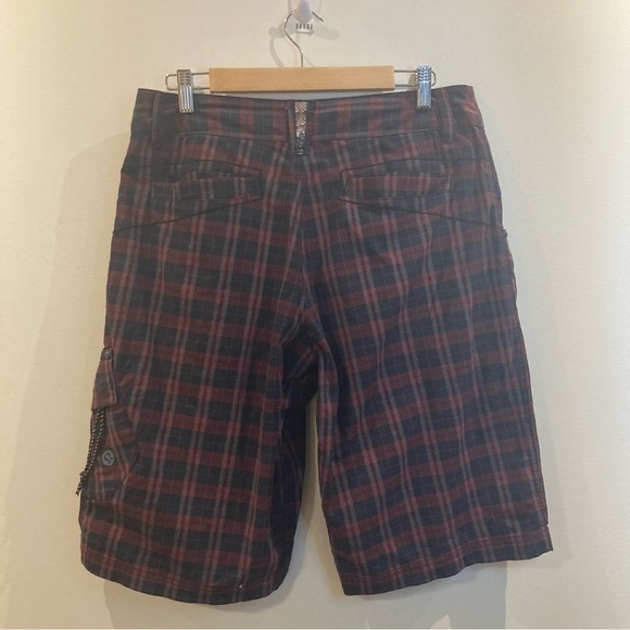LULULEMON Sz 32 Plaid Many Pockets Shorts - Picture 9 of 13
